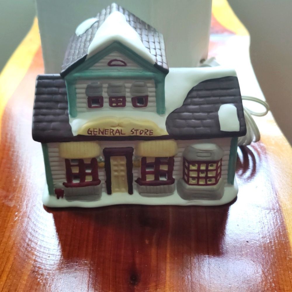 Watkins Village General Store 1992 light up figurine - Picture 1 of 4